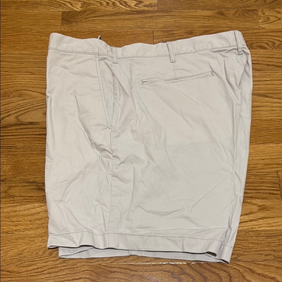 J. Crew Classic Short size 38 W, 7” - Picture 3 of 5